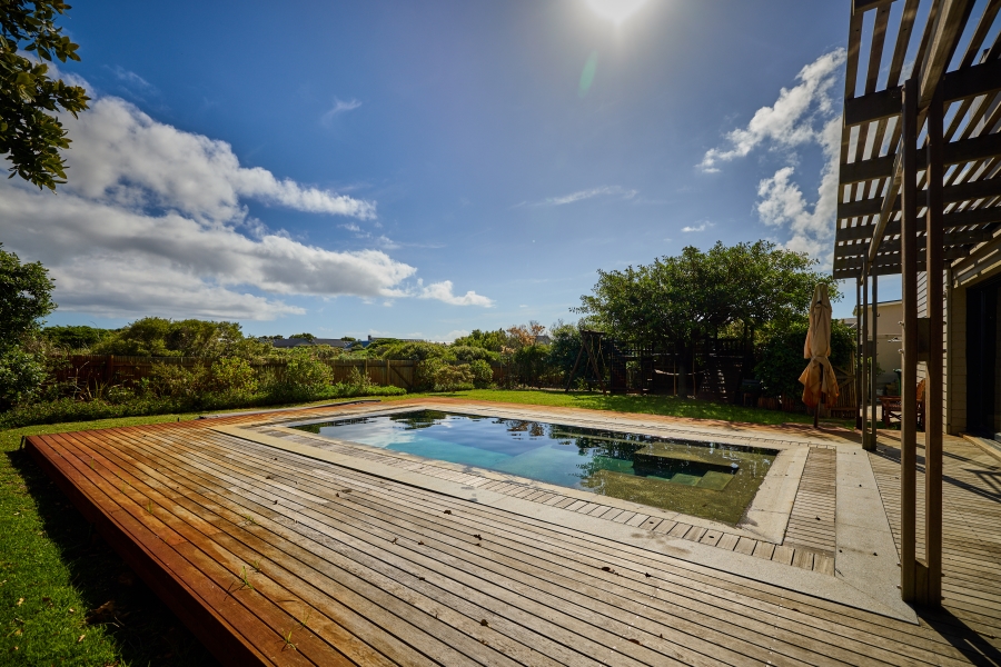 5 Bedroom Property for Sale in Lake Michelle Western Cape